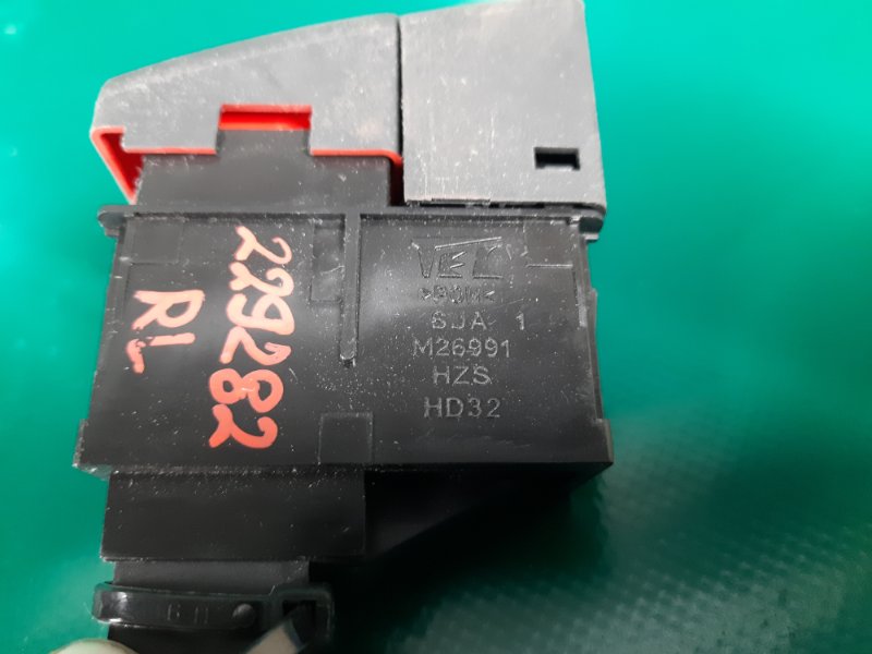 Кнопка аварийной сигнализации RL 05-12 2008 Седан 3.5