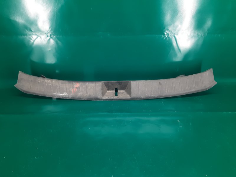 Накладка на порог багажника SUBARU IMPREZA WRX 10-14 GH 2014 Хетчбек 2.5 EJ255 94026FG010JC Б/У