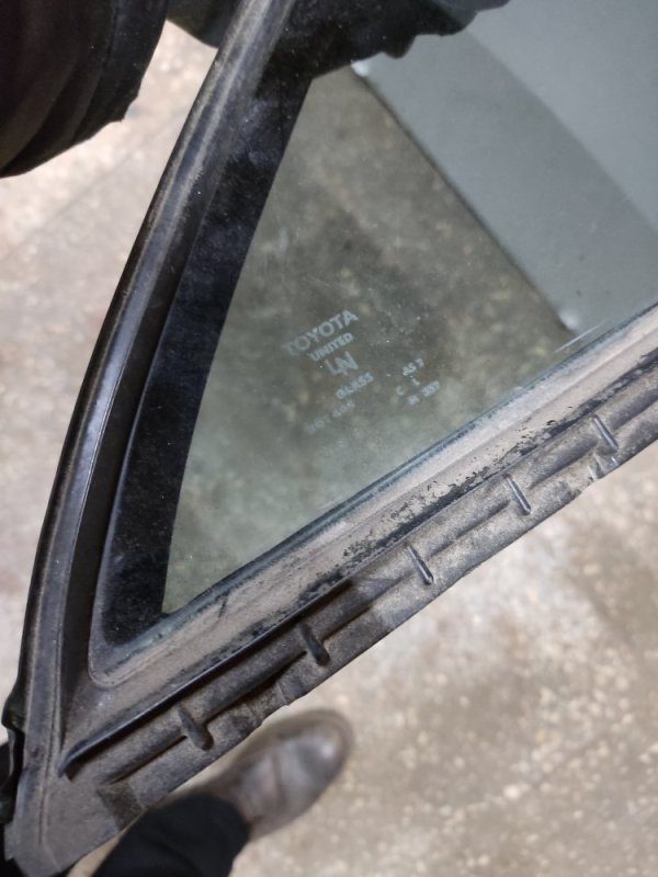 Стекло двери глухое заднее правое CAMRY 40 06-11 Стекло двери глухое заднее правое CAMRY 40 06-11