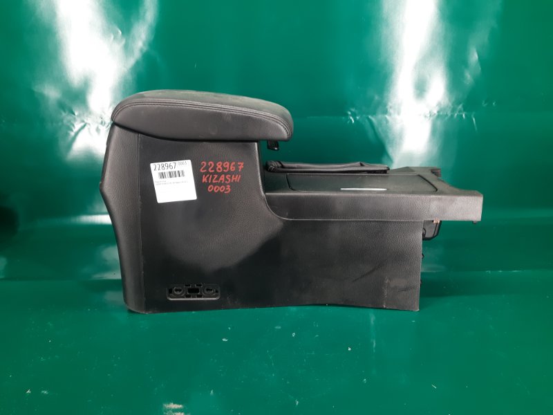 Запчасть подлокотник SUZUKI KIZASHI 09-14 2011 Седан 2.4 75850-57L01-GPZ Б/У Подлокотник SUZUKI KIZASHI 09-14 2011 Седан 2.4 75850-57L01-GPZ Б/У