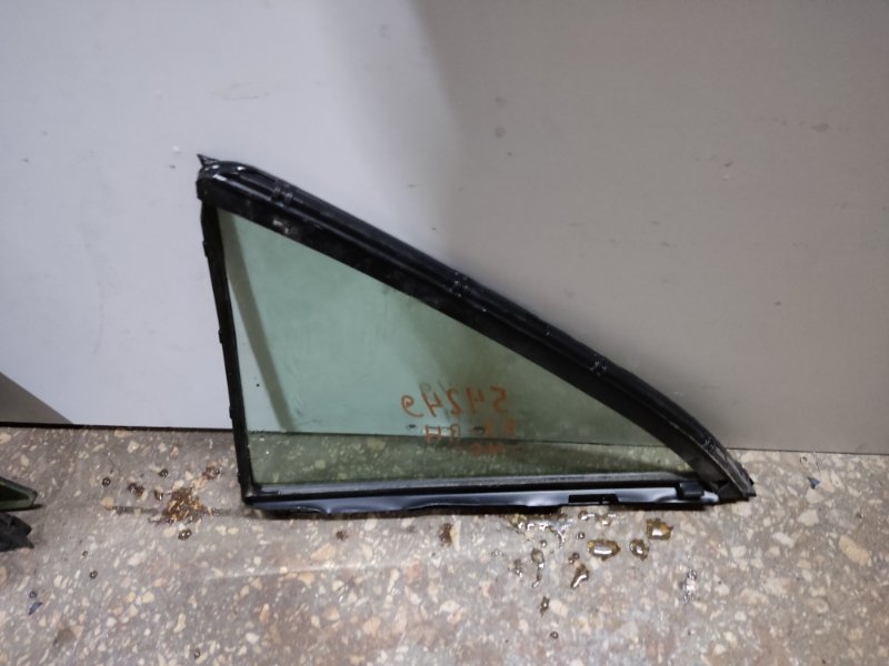Стекло двери глухое заднее правое CAMRY 40 06-11