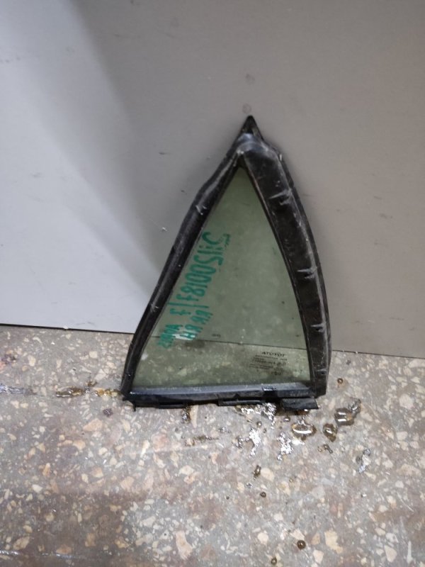 Стекло двери глухое заднее правое TOYOTA AURIS 06-12 Стекло двери глухое заднее правое TOYOTA AURIS 06-12