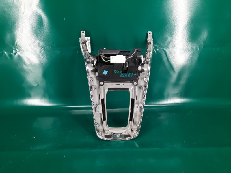 Накладка в салоне SENTRA B17 12-21 2014 Седан 1.8 Накладка в салоне SENTRA B17 12-21 2014 Седан 1.8