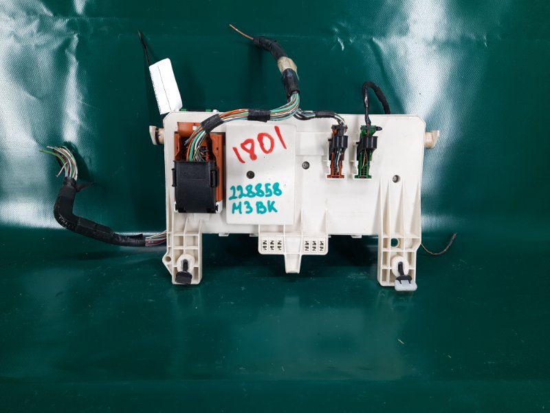 Блок предохранителей салон 3 BK 03-08 2004 Седан 2.3