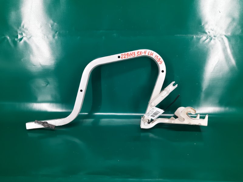 Петля крышки багажника левая SUZUKI SX4 06-13 2008 Седан J20A 65810-75K00 Б/У