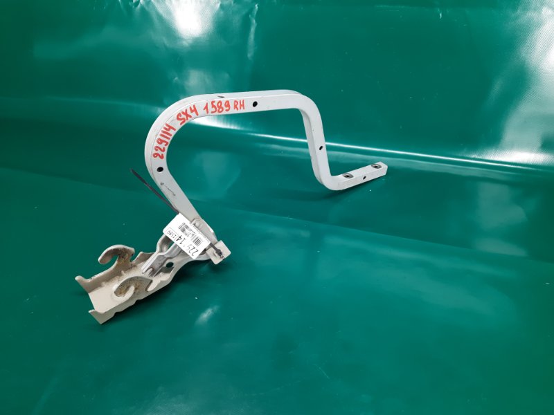 Петля крышки багажника правая SUZUKI SX4 06-13 2008 Седан J20A 65810-75K00 Б/У