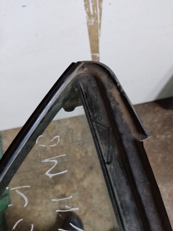 Стекло двери глухое заднее левое 6 GG 02-07 Стекло двери глухое заднее левое 6 GG 02-07