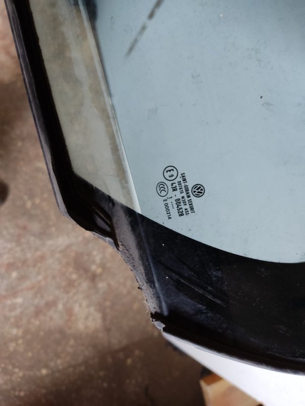 Стекло двери глухое заднее левое JETTA USA 10-17