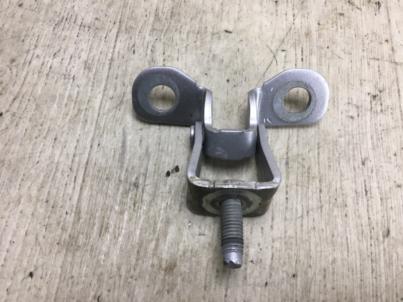 Петля крышки багажника задняя правая FORD ESCAPE 12-19 2014 TM2 2.0 HDTX CJ5Z-7842900-B Б/У