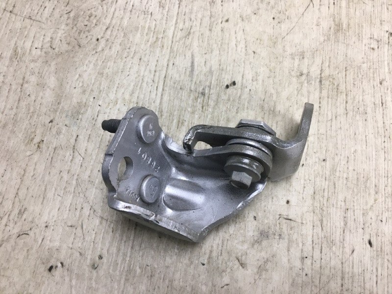 Петля двери верхняя задняя левая FORD ESCAPE 12-19 2014 TM2 2.0 HDTX CJ5Z-7826801-C Б/У