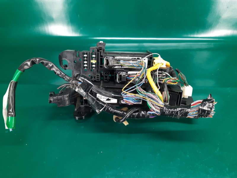 Блок предохранителей моторный отсек SUZUKI KIZASHI 09-14 2011 Седан 2.4 36742-57L00 Б/У