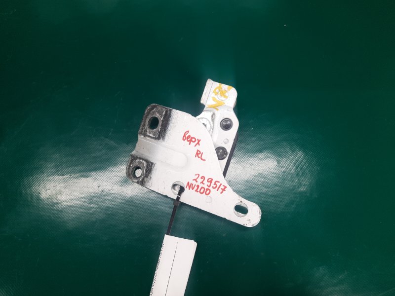 Ролик сдвижной двери верхний левый NV200 USA 13- 2017 Минивэн 2.0L 4