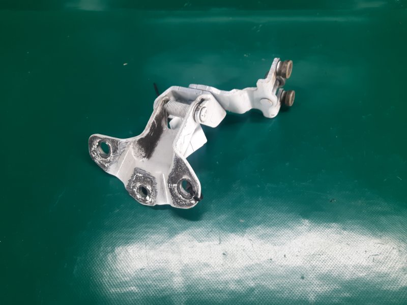 Ролик сдвижной двери средний левый NISSAN NV200 USA 13- Минивэн 2.0L 4