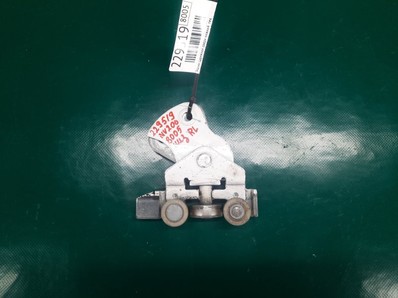 Ролик сдвижной двери нижний левый NISSAN NV200 USA 13- 2017 Минивэн 2.0L 4 82421-JX00B Б/У