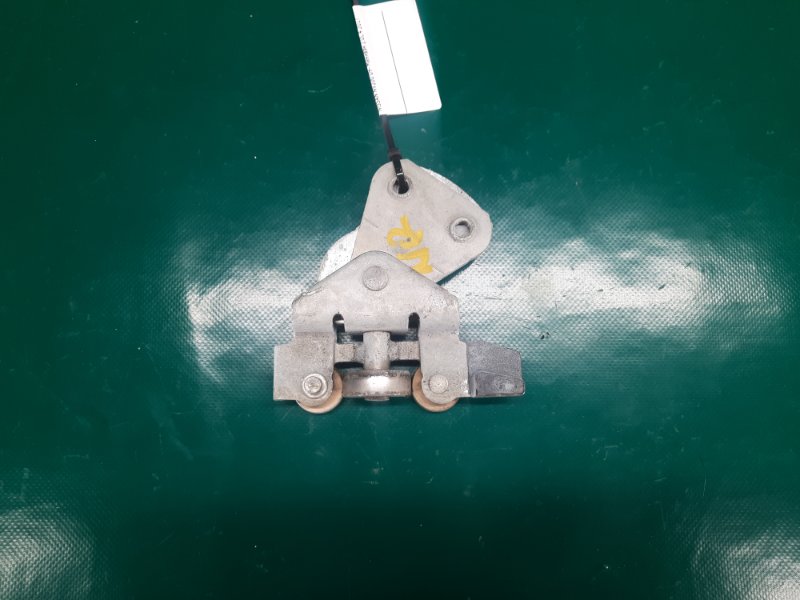 Ролик сдвижной двери нижний левый NV200 USA 13- 2017 Минивэн 2.0L 4