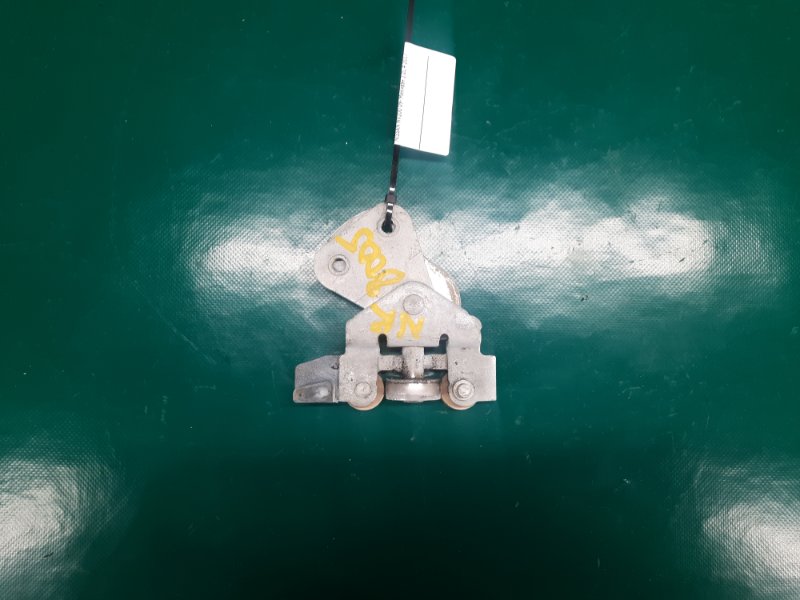 Ролик сдвижной двери нижний правый NV200 USA 13- 2017 Минивэн 2.0L 4