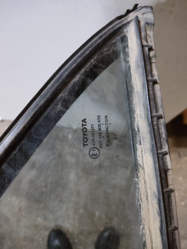 Стекло двери глухое заднее левое CAMRY 40 06-11