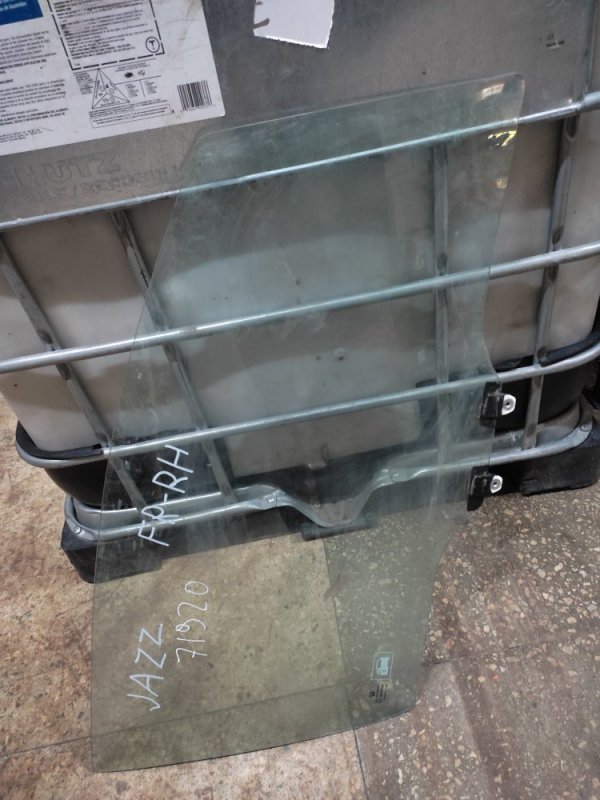 Стекло двери переднее правое HONDA JAZZ 07-13 73300-SAA-G01 Б/У