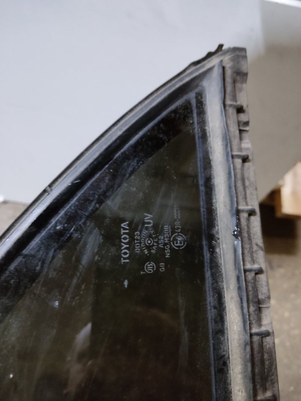 Стекло двери глухое заднее левое CAMRY 40 06-11 Стекло двери глухое заднее левое CAMRY 40 06-11