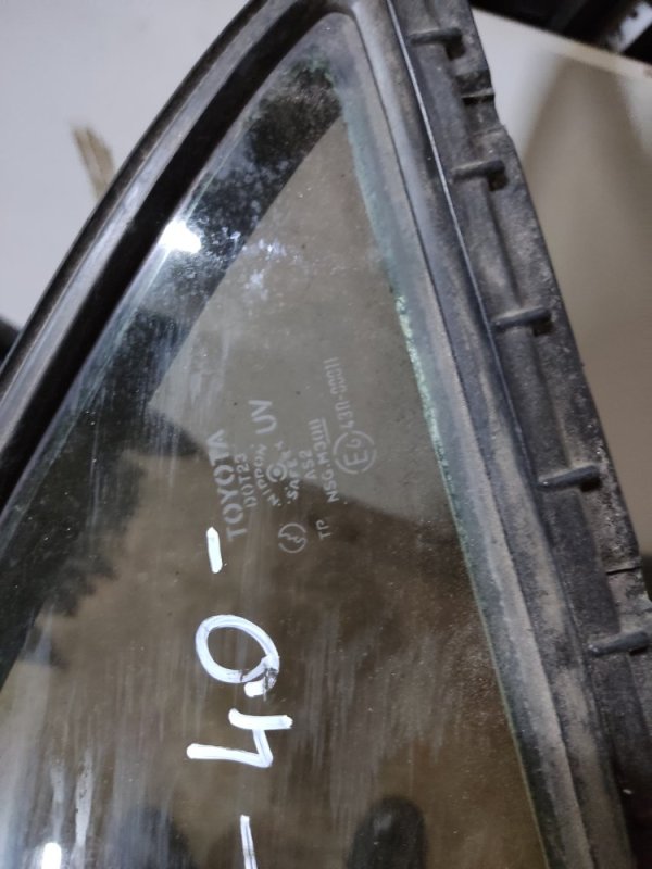 Стекло двери глухое заднее левое CAMRY 40 06-11