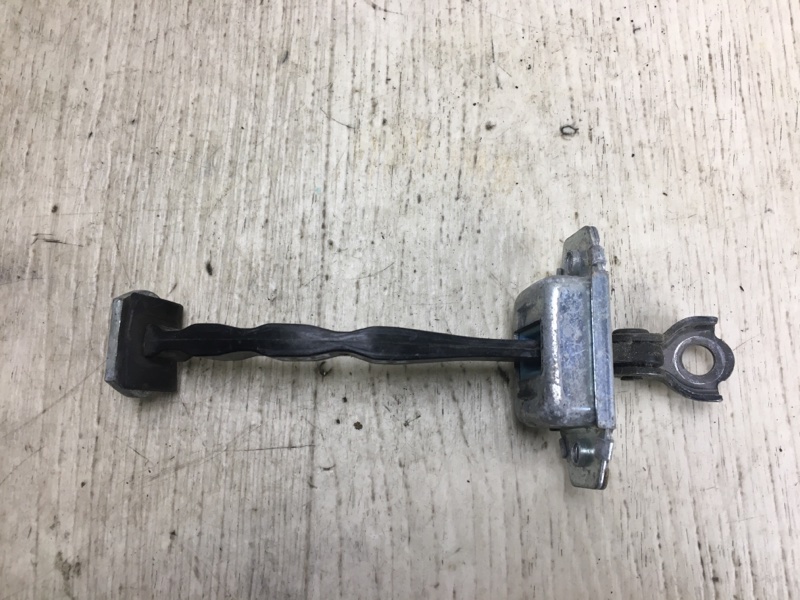 Запчасть ограничитель двери задний левый NISSAN X-TRAIL/ROGUE T32 13-20 2015 T32 2.5 QR25DE 82430-4CL0A Б/У Ограничитель двери задний левый NISSAN X-TRAIL/ROGUE T32 13-20 2015 T32 2.5 QR25DE 82430-4CL0A Б/У