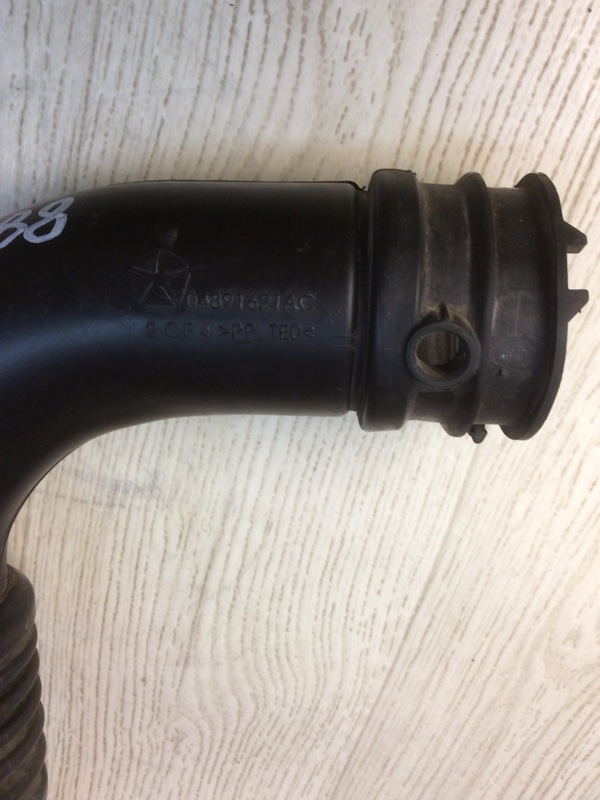 Патрубок воздушного фильтра JEEP PATRIOT 10-17 MK74 2.4 ED3 Патрубок воздушного фильтра JEEP PATRIOT 10-17 MK74 2.4 ED3