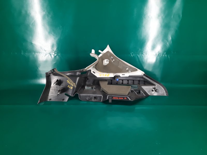 Обшивка багажника задняя левая FORD FOCUS 10-18 Хетчбек 2.0L GDI I4 flex fuel engine