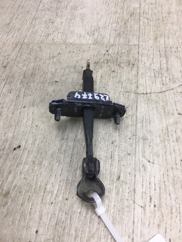 Ограничитель двери задний левый KIA FORTE YD 12- YD 1.8 G4NB Ограничитель двери задний левый KIA FORTE YD 12- YD 1.8 G4NB