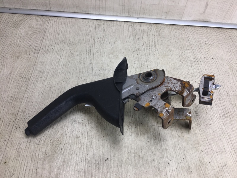 Запчасть рычаг стояночного тормоза KIA FORTE YD 12- 2015 YD 1.8 G4NB 59710-A7100WK Б/У Рычаг стояночного тормоза KIA FORTE YD 12- 2015 YD 1.8 G4NB 59710-A7100WK Б/У