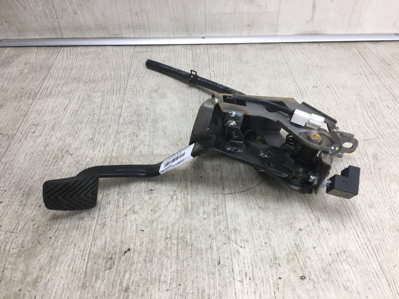 Запчасть педаль сцепления KIA FORTE YD 12- 2015 YD 1.8 G4NB 32802-3X220 Б/У Педаль сцепления KIA FORTE YD 12- 2015 YD 1.8 G4NB 32802-3X220 Б/У