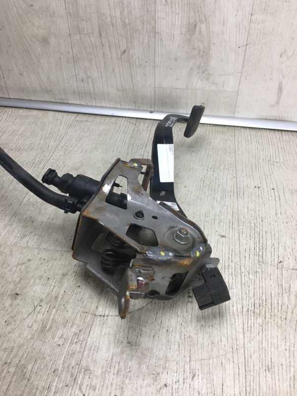 Педаль сцепления KIA FORTE YD 12- YD 1.8 G4NB Педаль сцепления KIA FORTE YD 12- YD 1.8 G4NB