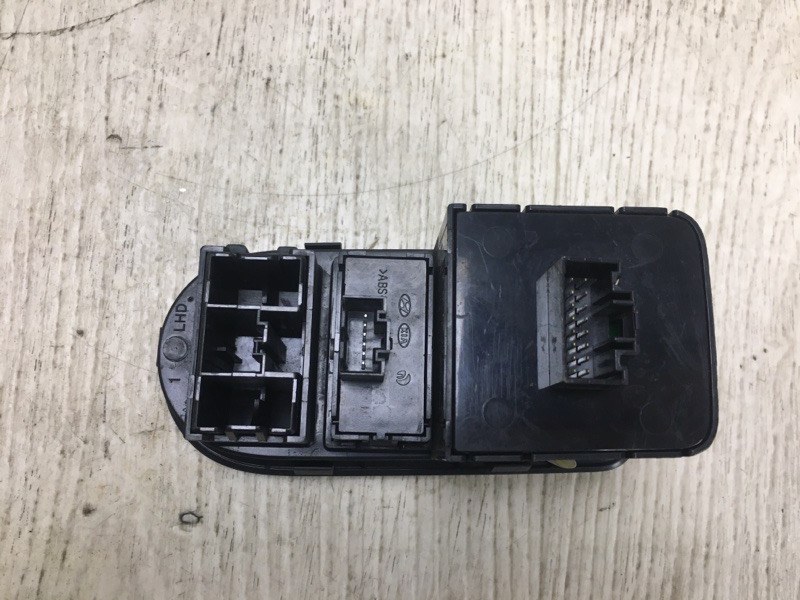 Блок кнопок торпедо KIA FORTE YD 12- YD 1.8 G4NB