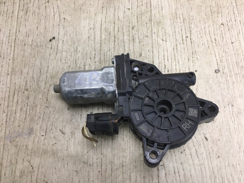 Моторчик стеклоподъемника задний правый HYUNDAI SONATA LF 2014- 2015 LF 2.4 G4KJ 82460-C1000 Б/У