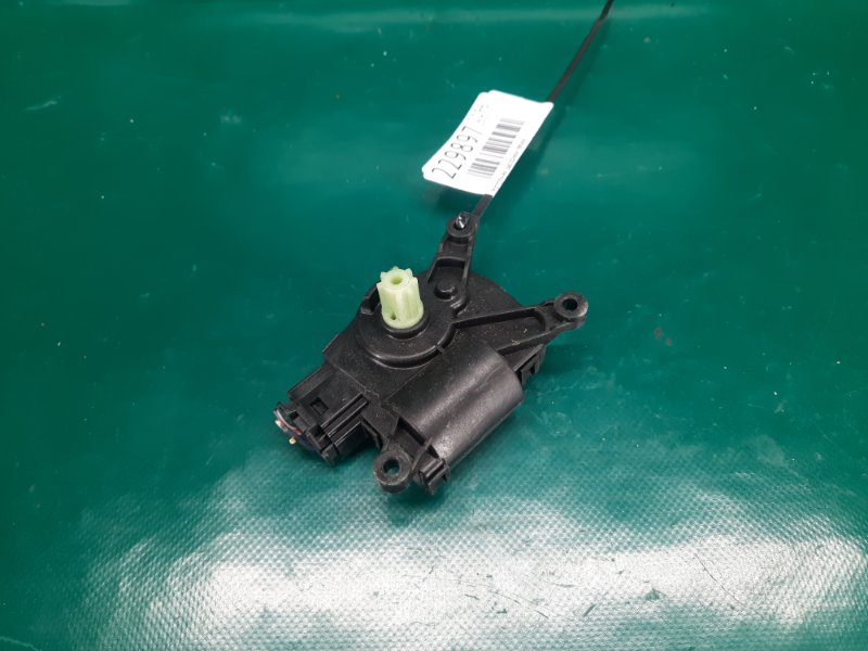 Запчасть моторчик заслонки печки JEEP CHEROKEE 14- 2017 Wagon 2.4L I4 FI DOHC 16V NF4 68223058AA Б/У Моторчик заслонки печки JEEP CHEROKEE 14- 2017 Wagon 2.4L I4 FI DOHC 16V NF4 68223058AA Б/У