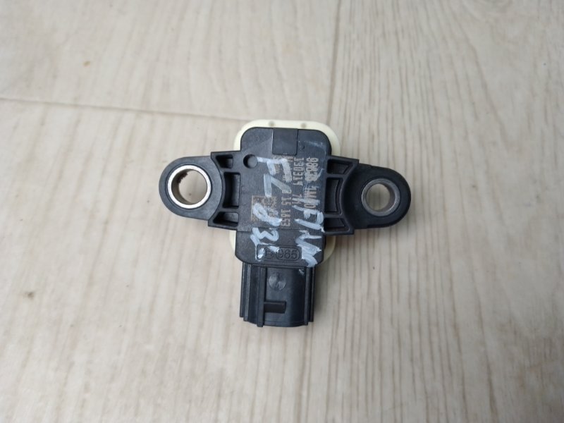 Датчик удара передний левый PATHFINDER R52 12-21 2013 R52 3.5 VQ35DE Датчик удара передний левый PATHFINDER R52 12-21 2013 R52 3.5 VQ35DE