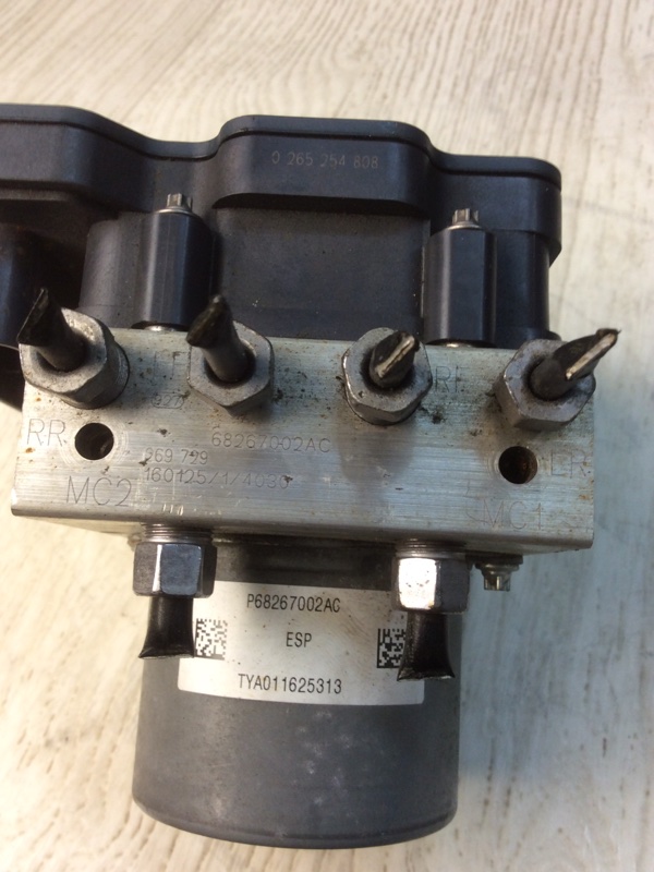 Блок ABS 200 14-16 2016 UF 2.4 ED6