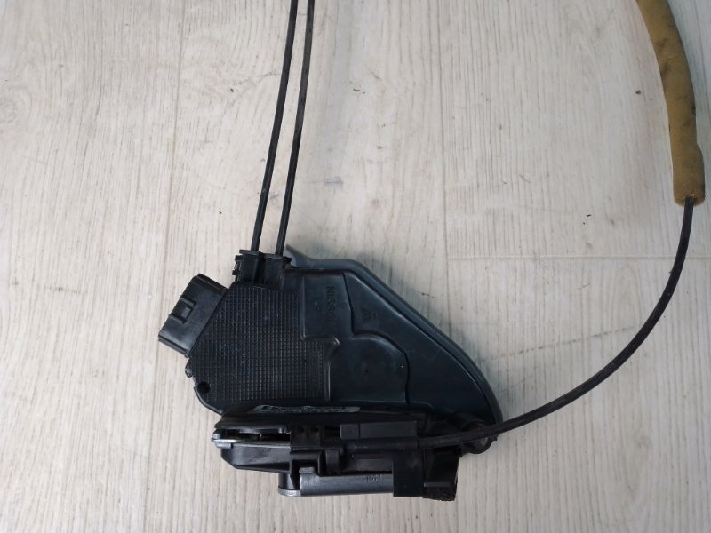 Замок двери задний левый PATHFINDER R52 12-21 2013 R52 3.5 VQ35DE