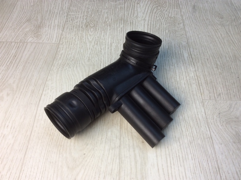 Патрубок воздушного фильтра VOLKSWAGEN JETTA USA 10-17 2017 162 1.4 CZTA 04E 129 651 C Б/У