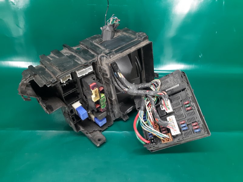 Блок предохранителей моторный отсек ROGUE 08-15 2011 2.5 QR25DE