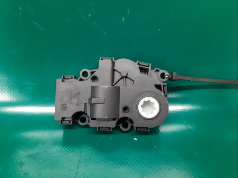 Моторчик заслонки печки INFINITI QX30 16-20 Внедорожник 2.0 20PET