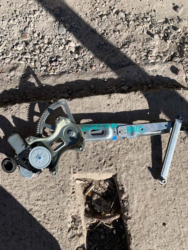 Стеклоподъемник передний правый PRIUS - 30 09-17