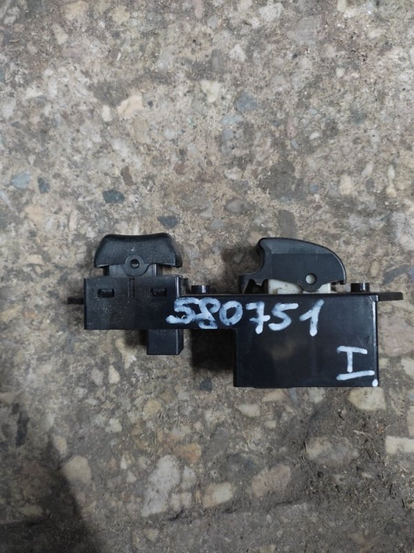 Кнопка стеклоподъемника передняя правая MITSUBISHI GALANT 03-12 MR587946 Б/У