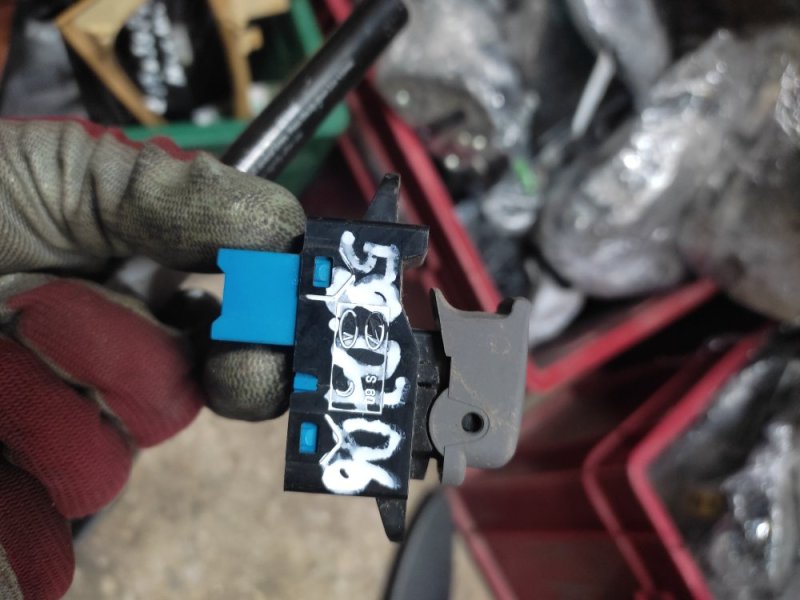 Кнопка стеклоподъемника задняя SONATA YF 10-14