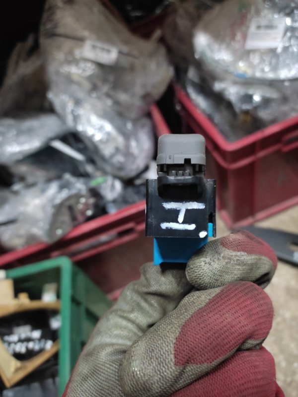 Кнопка стеклоподъемника задняя HYUNDAI SONATA YF 10-14