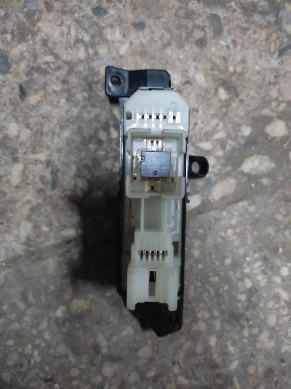 Кнопка стеклоподъемника GS350 GS300 05-11