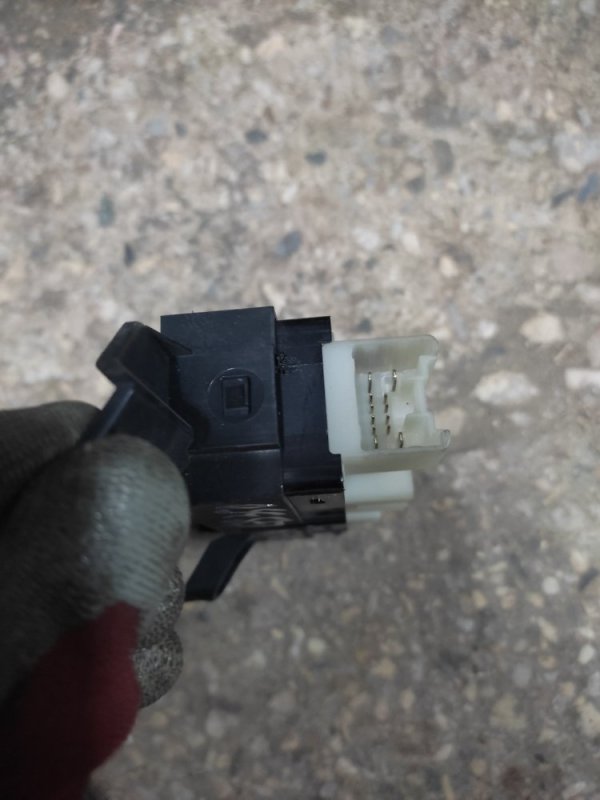 Кнопка стеклоподъемника GS350 GS300 05-11