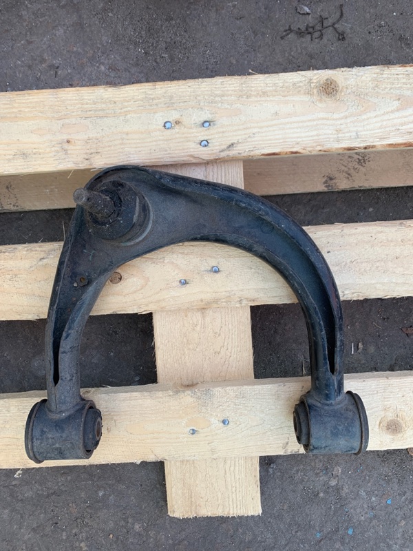 Рычаг передней подвески верхний передний правый GX470 02-09