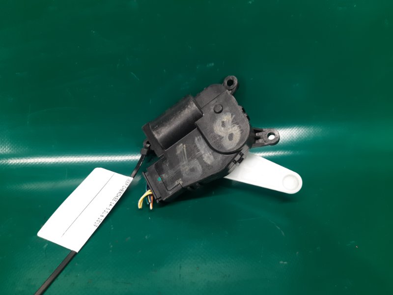 Моторчик заслонки печки CHEROKEE 14- 2019 3.2L 6 Моторчик заслонки печки CHEROKEE 14- 2019 3.2L 6