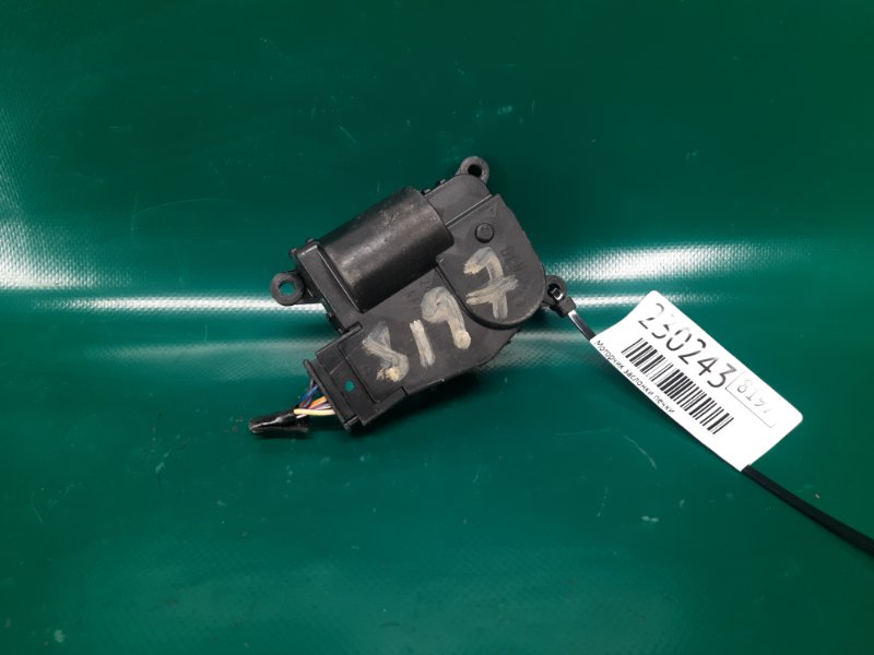 Моторчик заслонки печки CHEROKEE 14- 2019 3.2L 6 Моторчик заслонки печки CHEROKEE 14- 2019 3.2L 6