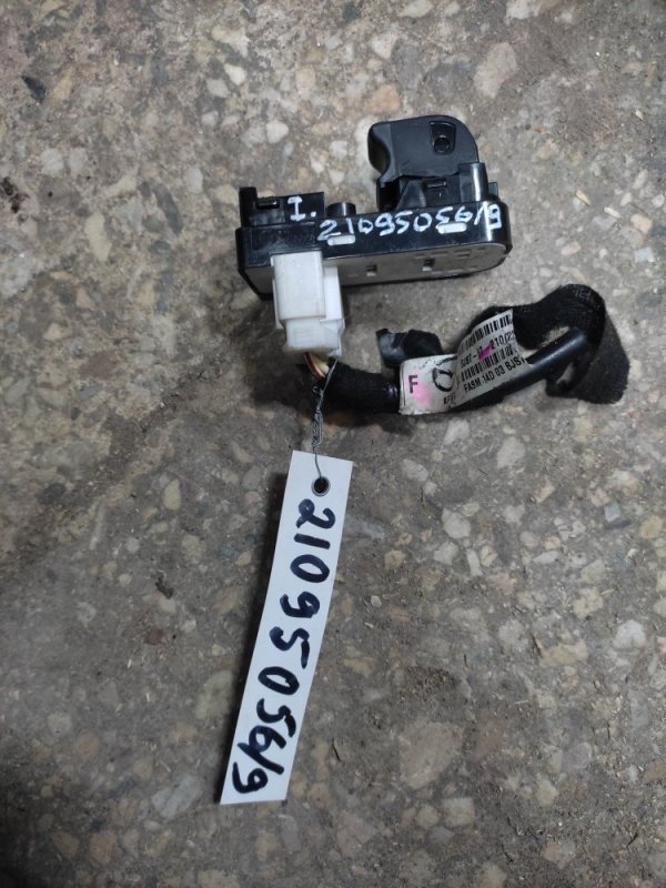 Запчасть кнопка стеклоподъемника MAZDA 3 BM 13-19 2014 Седан 2.0L 4 KD35-66-370 Б/У Кнопка стеклоподъемника MAZDA 3 BM 13-19 2014 Седан 2.0L 4 KD35-66-370 Б/У